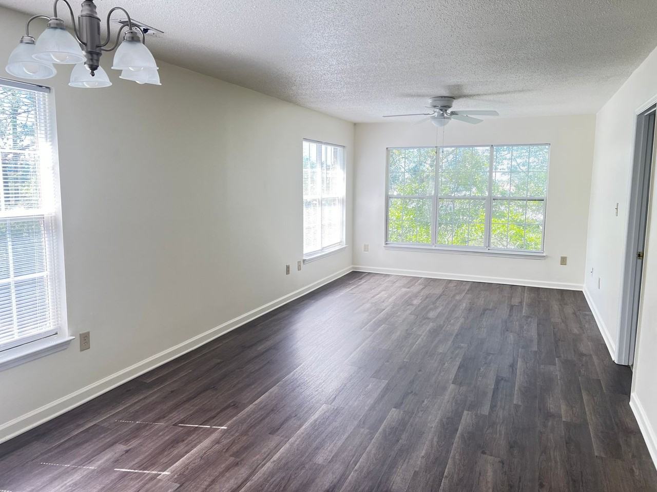 4243 Villas Dr - Photo 7 of 21