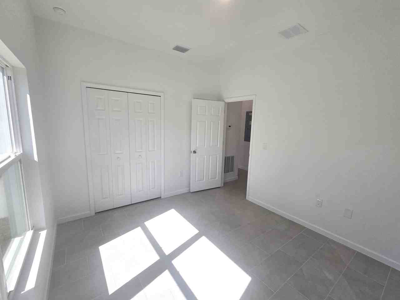 1150 Rahway St - Photo 6 of 17