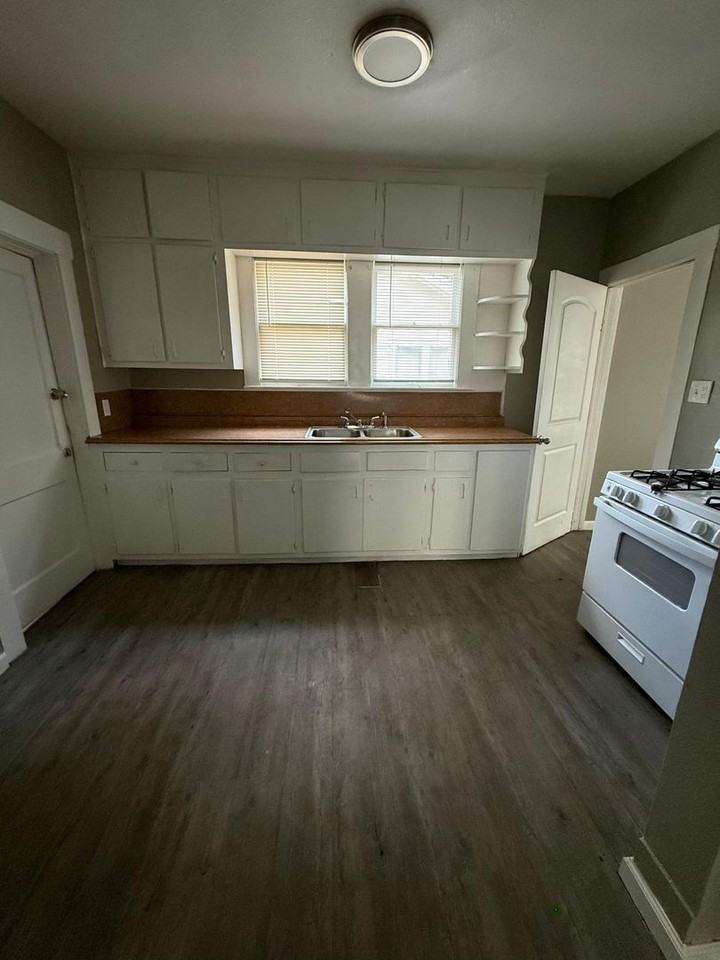 2530 Pierce St - Photo 2 of 8