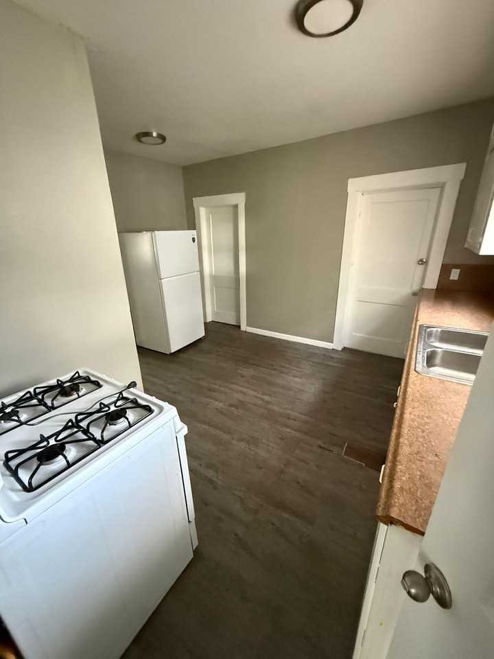 2530 Pierce St - Photo 3 of 8