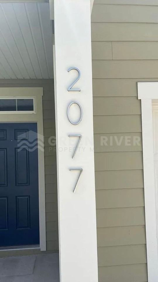 2077 Denton Trce - Photo 2 of 33