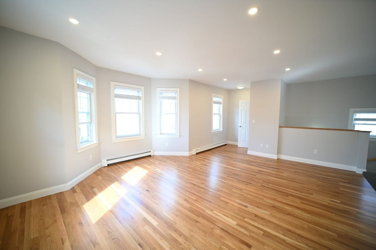 19B Roberts St - Photo 3 of 16