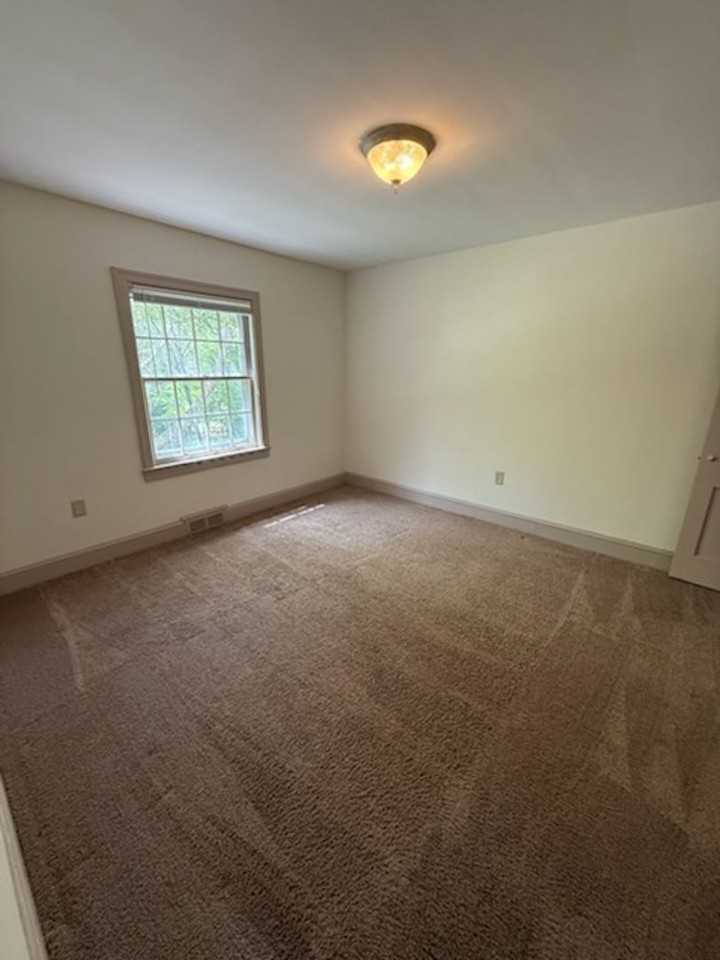 227 Lexington Rd - Photo 5 of 7