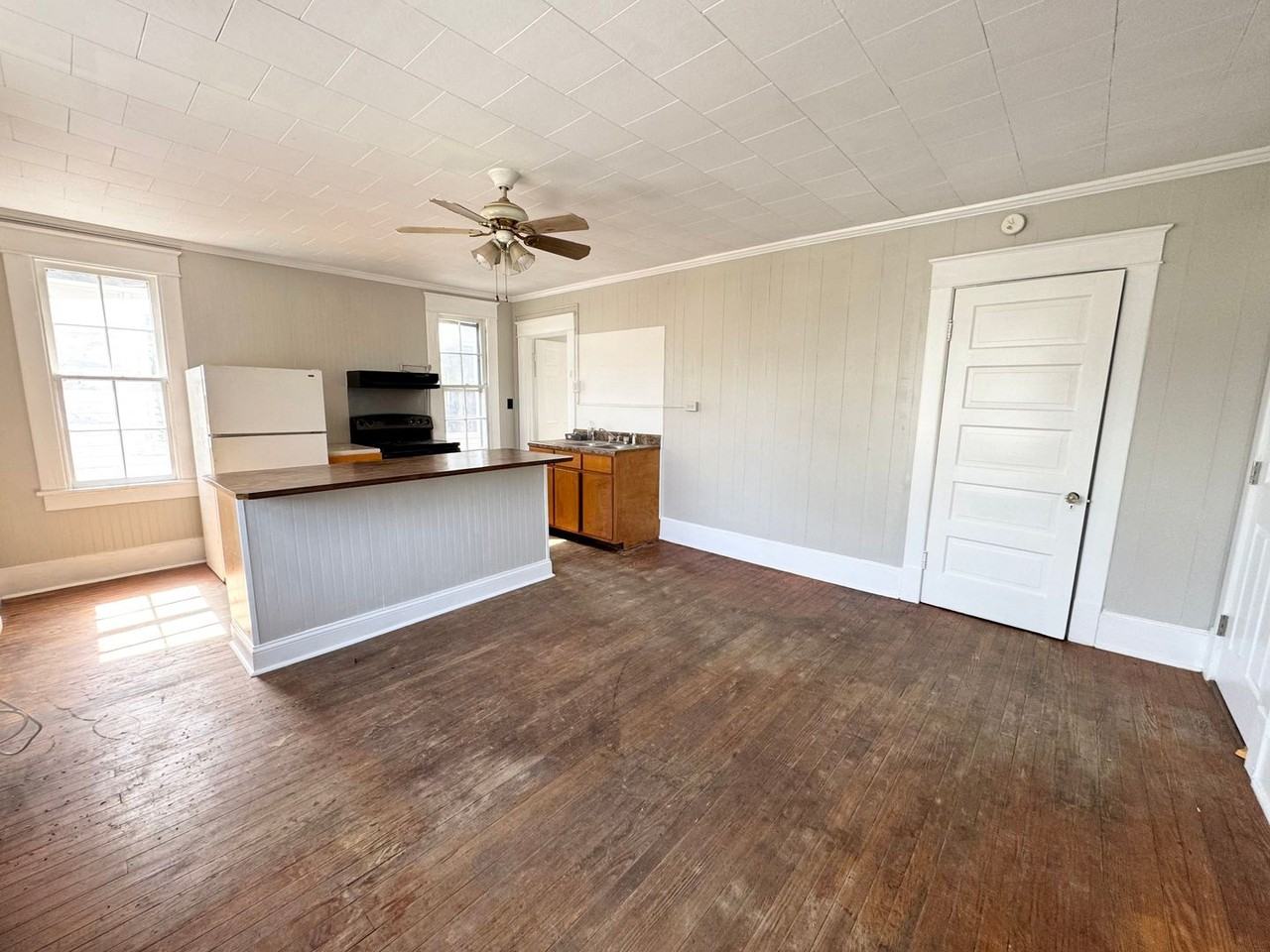 207 E Burgess St - Photo 5 of 6