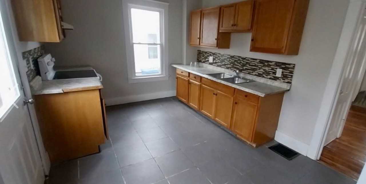 40 Clinton Ave - Photo 4 of 12