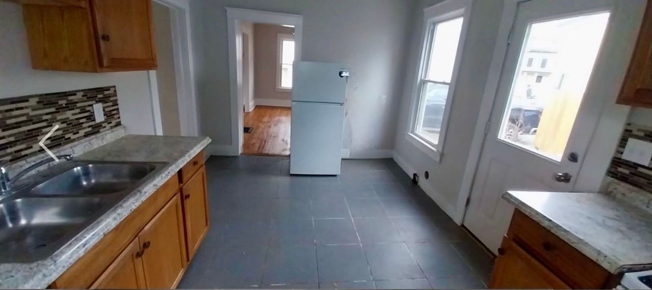 40 Clinton Ave - Photo 5 of 12