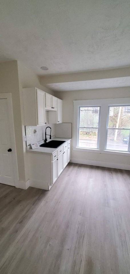 9703 Elwell Ave - Photo 5 of 31