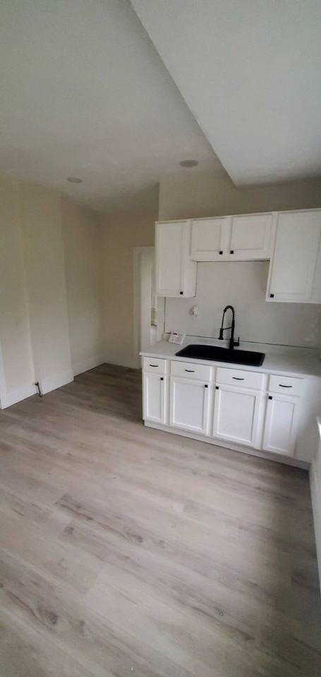 9703 Elwell Ave - Photo 6 of 31