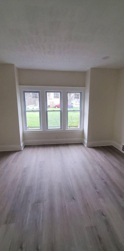 9703 Elwell Ave - Photo 7 of 31