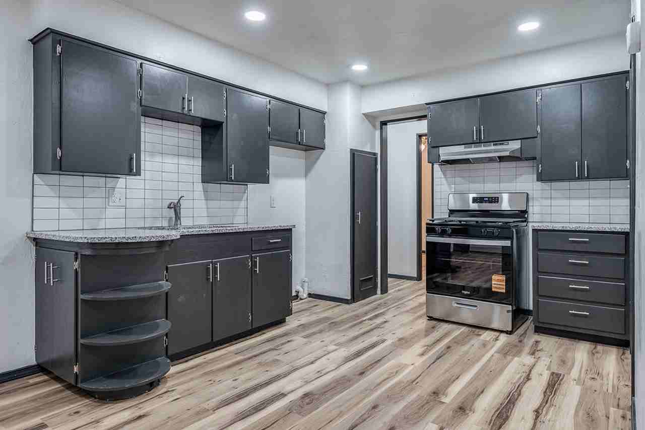 1501 Ne 33rd St - Photo 6 of 23