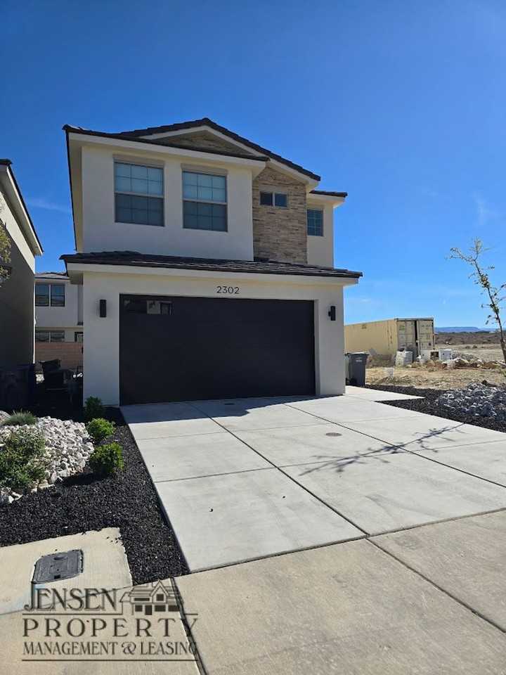 2302 E Malitsoh Way - Photo 3 of 29