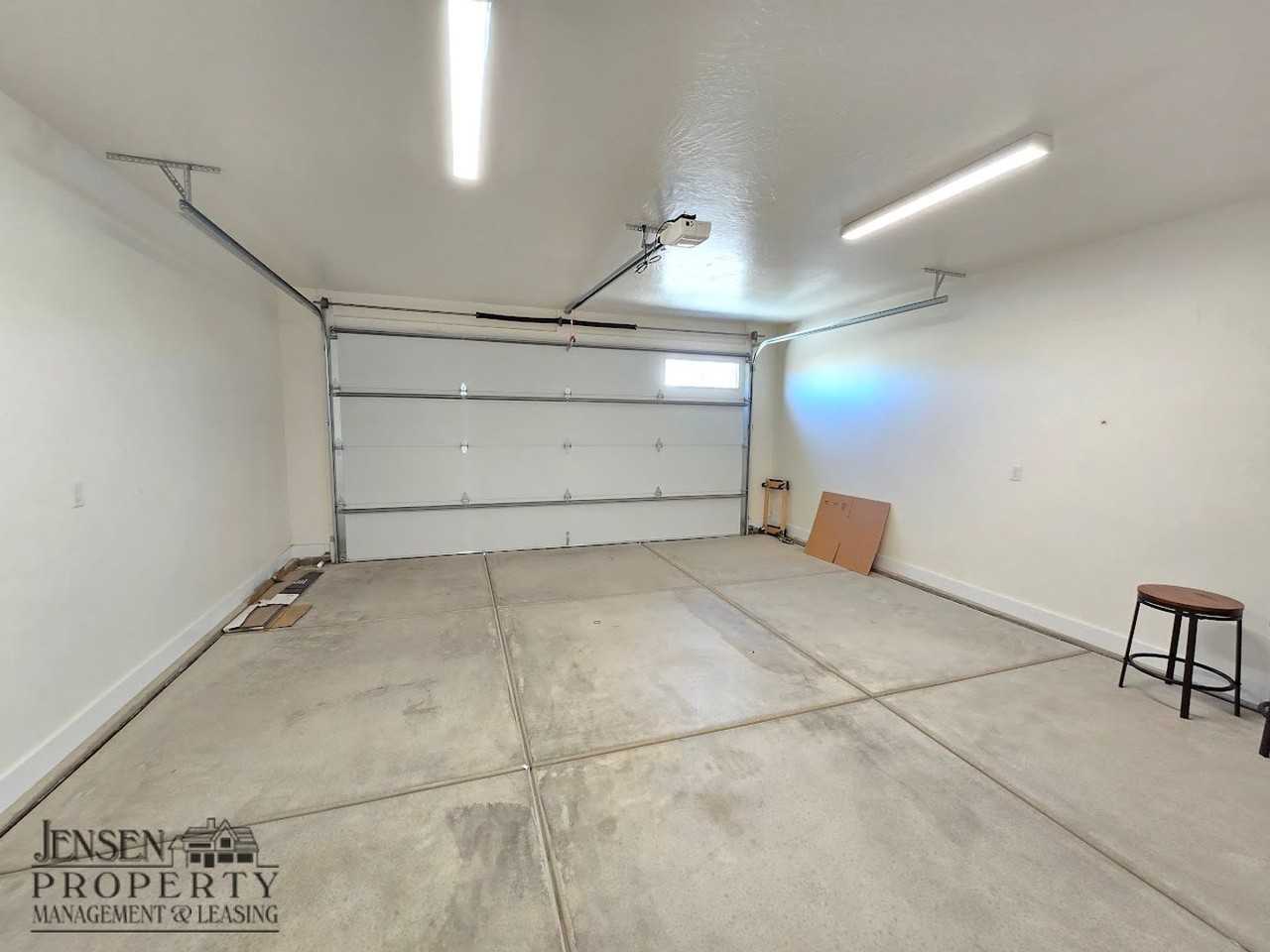 2302 E Malitsoh Way - Photo 4 of 29