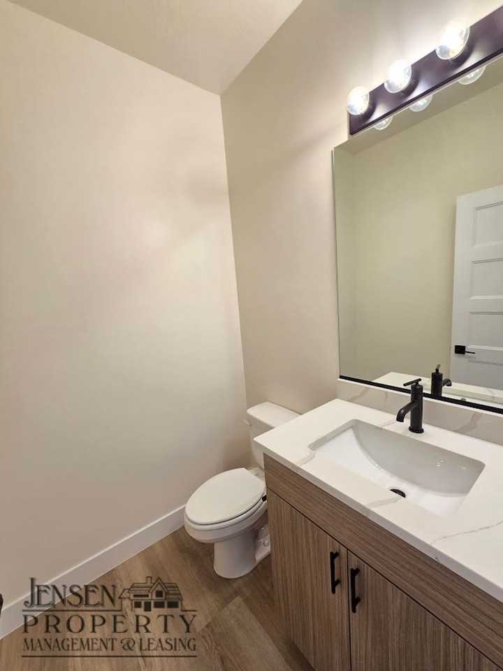 2302 E Malitsoh Way - Photo 5 of 29