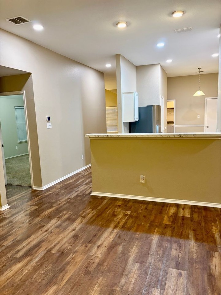 809 Canyon Cove Dr - Photo 6 of 29