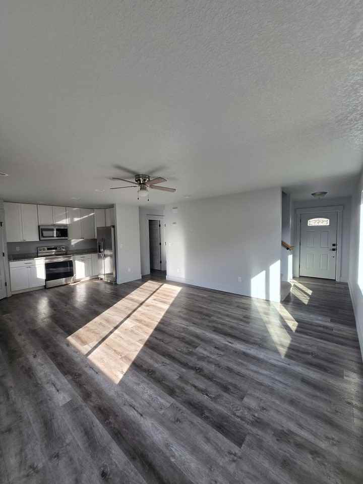 213 Oak St - Photo 5 of 22