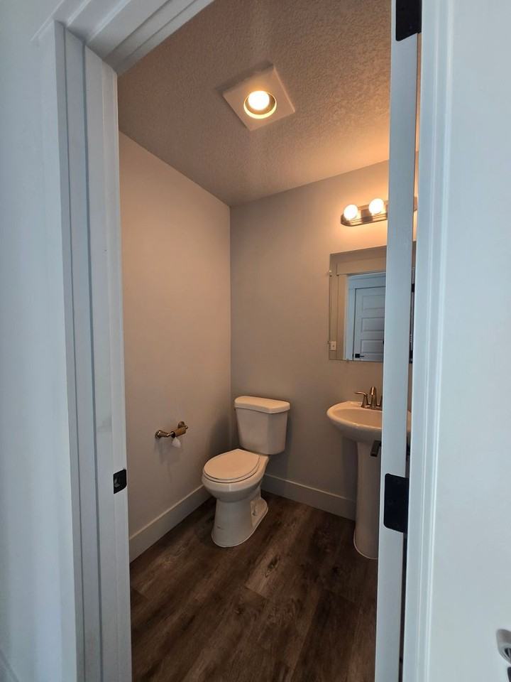 213 Oak St - Photo 7 of 22