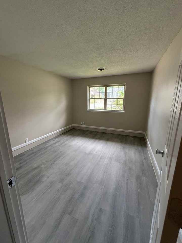 705 K St - Photo 4 of 9