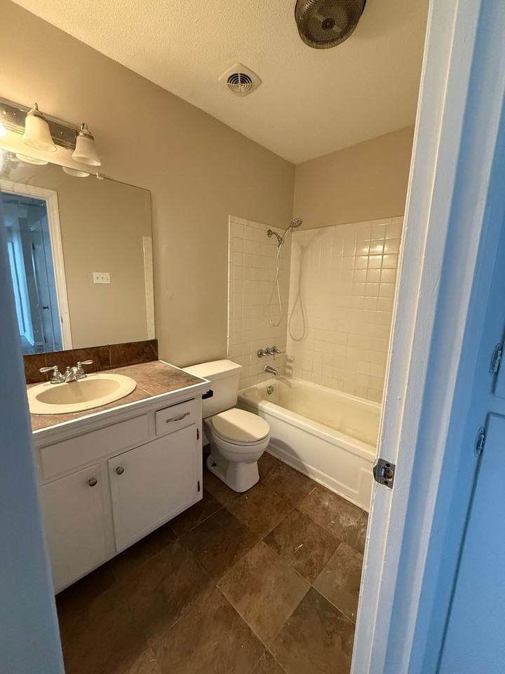 705 K St - Photo 6 of 9