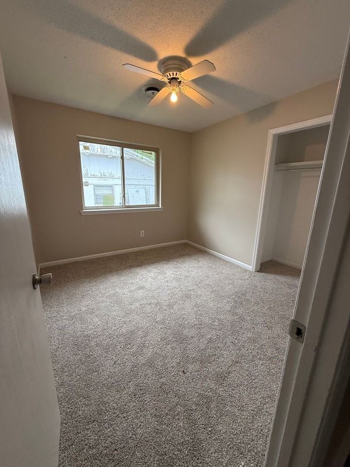 705 K St - Photo 7 of 9