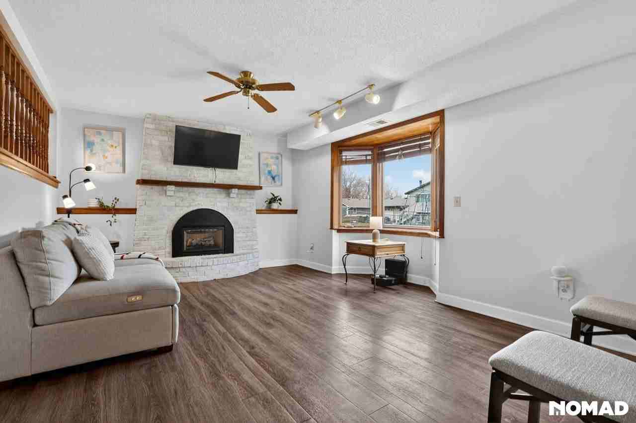 7633 83rd Ave N - Photo 7 of 39