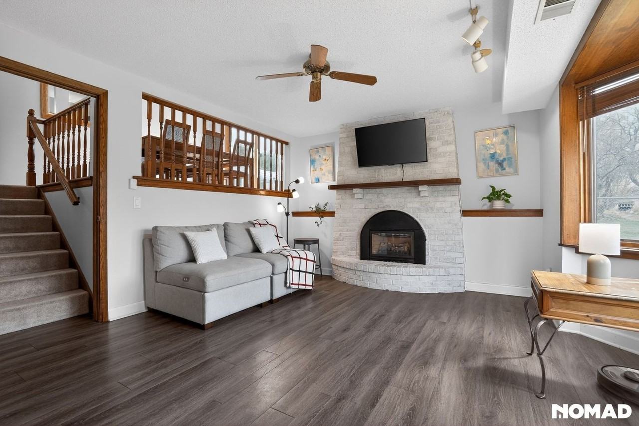 7633 83rd Ave N - Photo 5 of 39