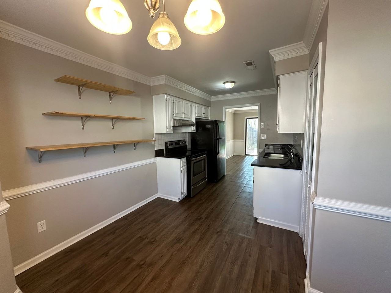 2023 Candlelight Dr - Photo 4 of 22