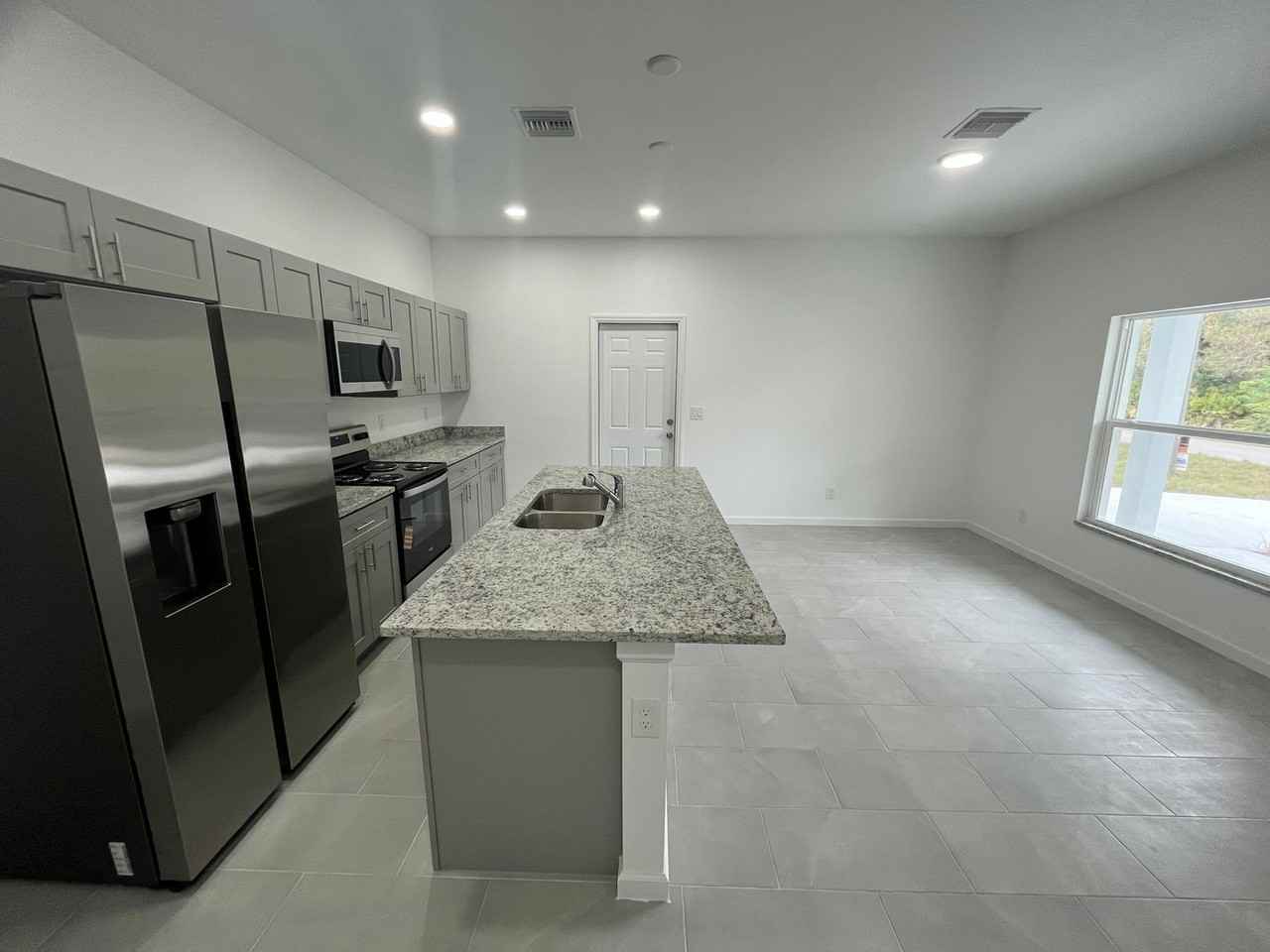 2803 51st St W - Photo 3 of 10