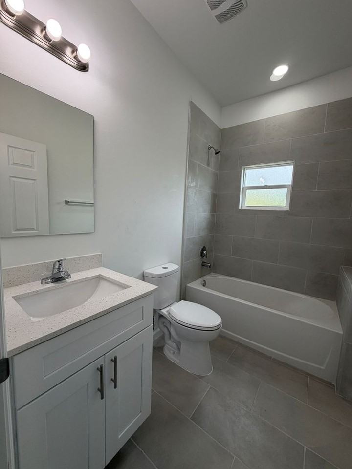 4218 E 30th St - Photo 6 of 11