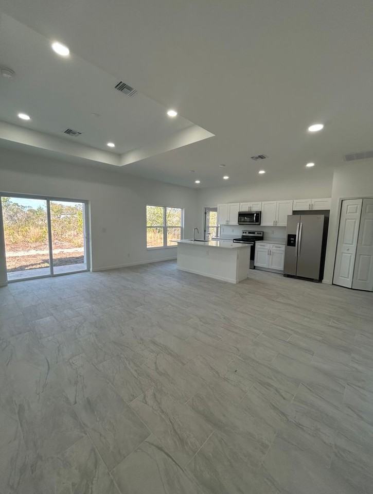 3506 68th St W - Photo 2 of 33