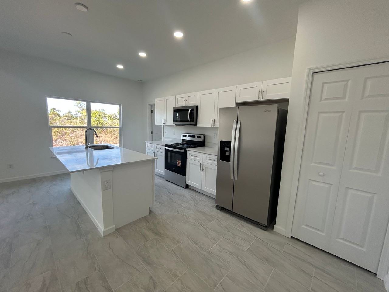 3506 68th St W - Photo 6 of 33