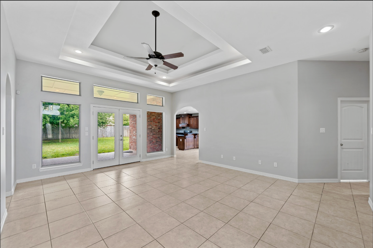 467 Drennan St - Photo 4 of 22