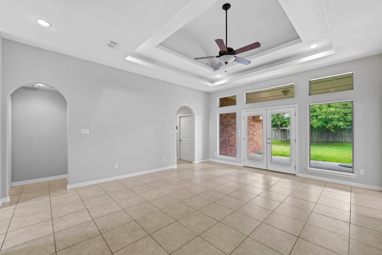 467 Drennan St - Photo 5 of 22