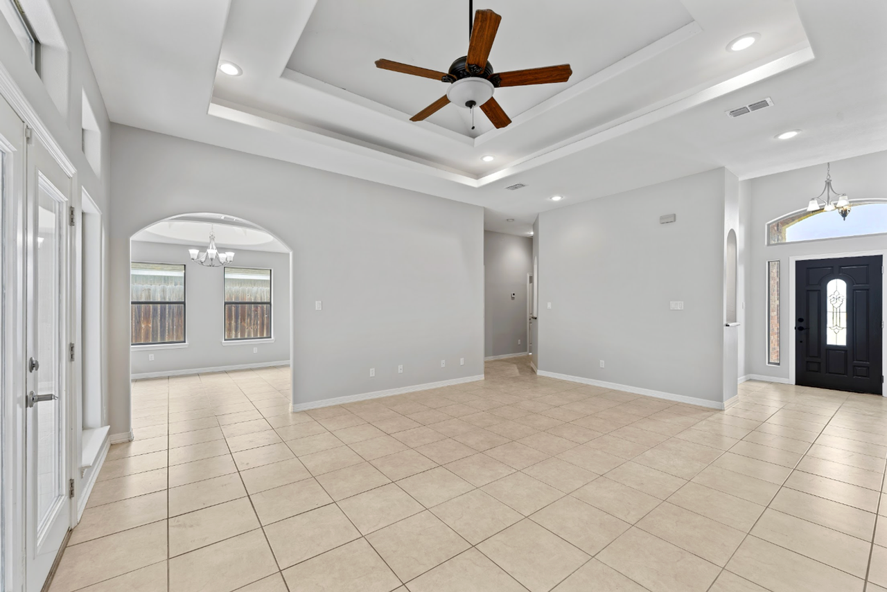 467 Drennan St - Photo 6 of 22