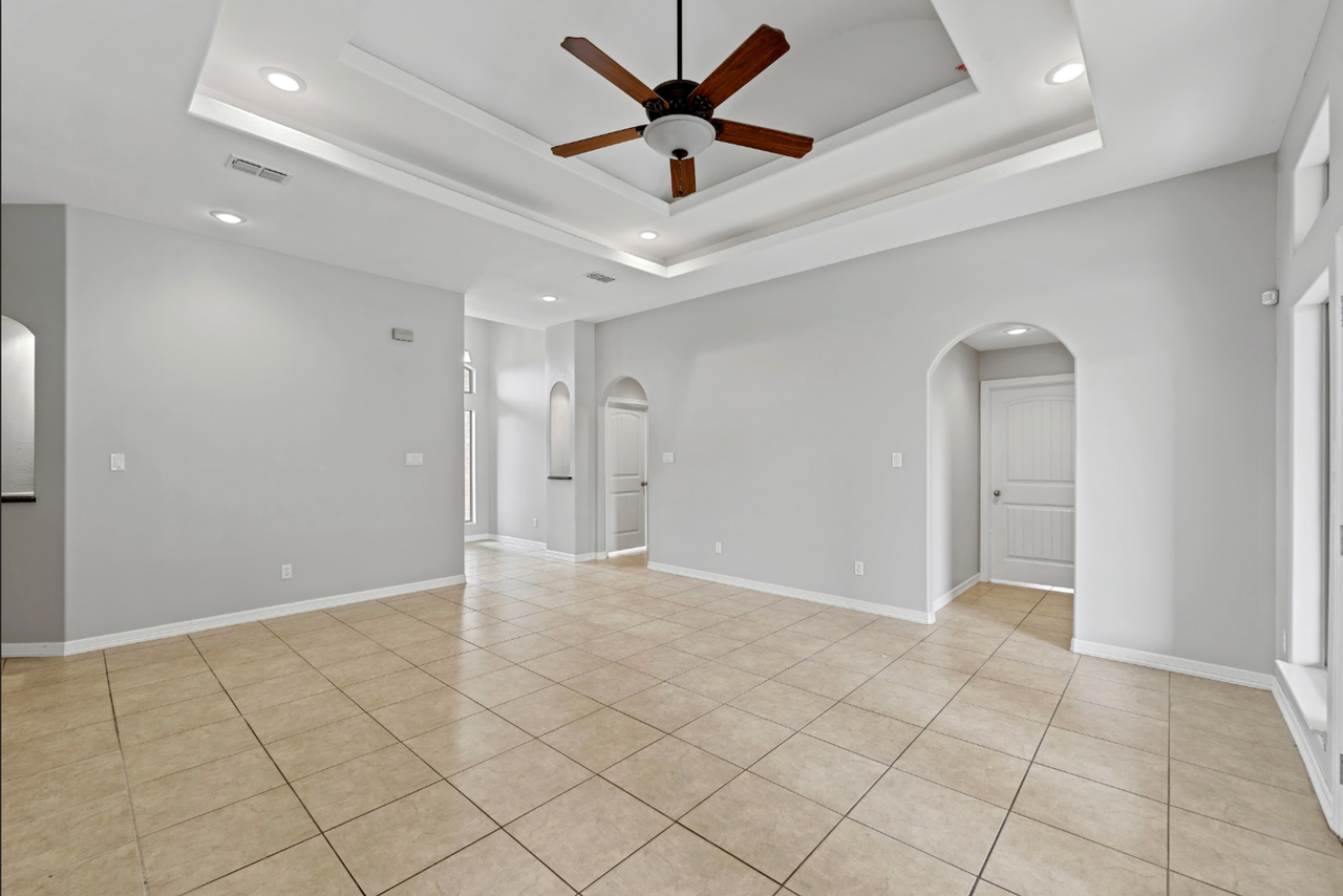 467 Drennan St - Photo 7 of 22