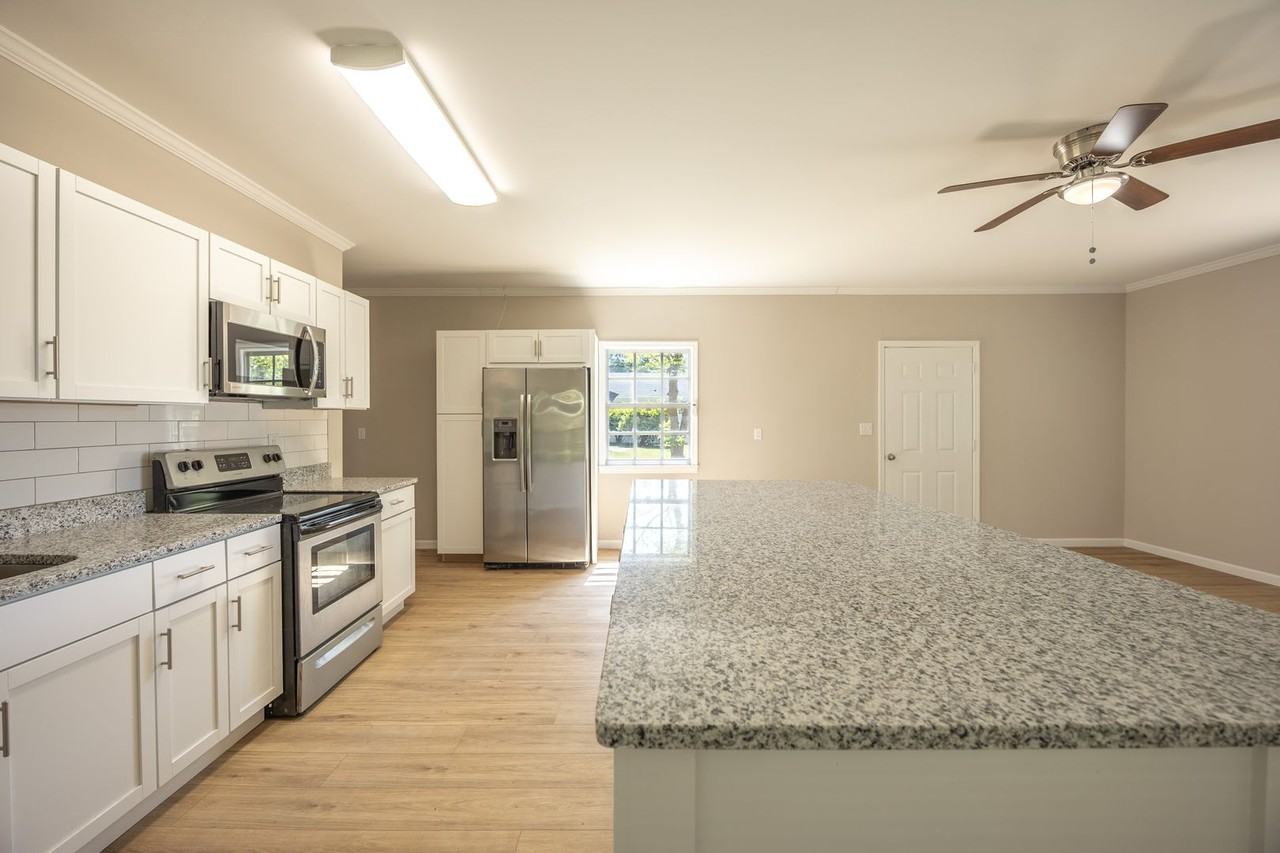 263 Georgia Ave - Photo 4 of 10