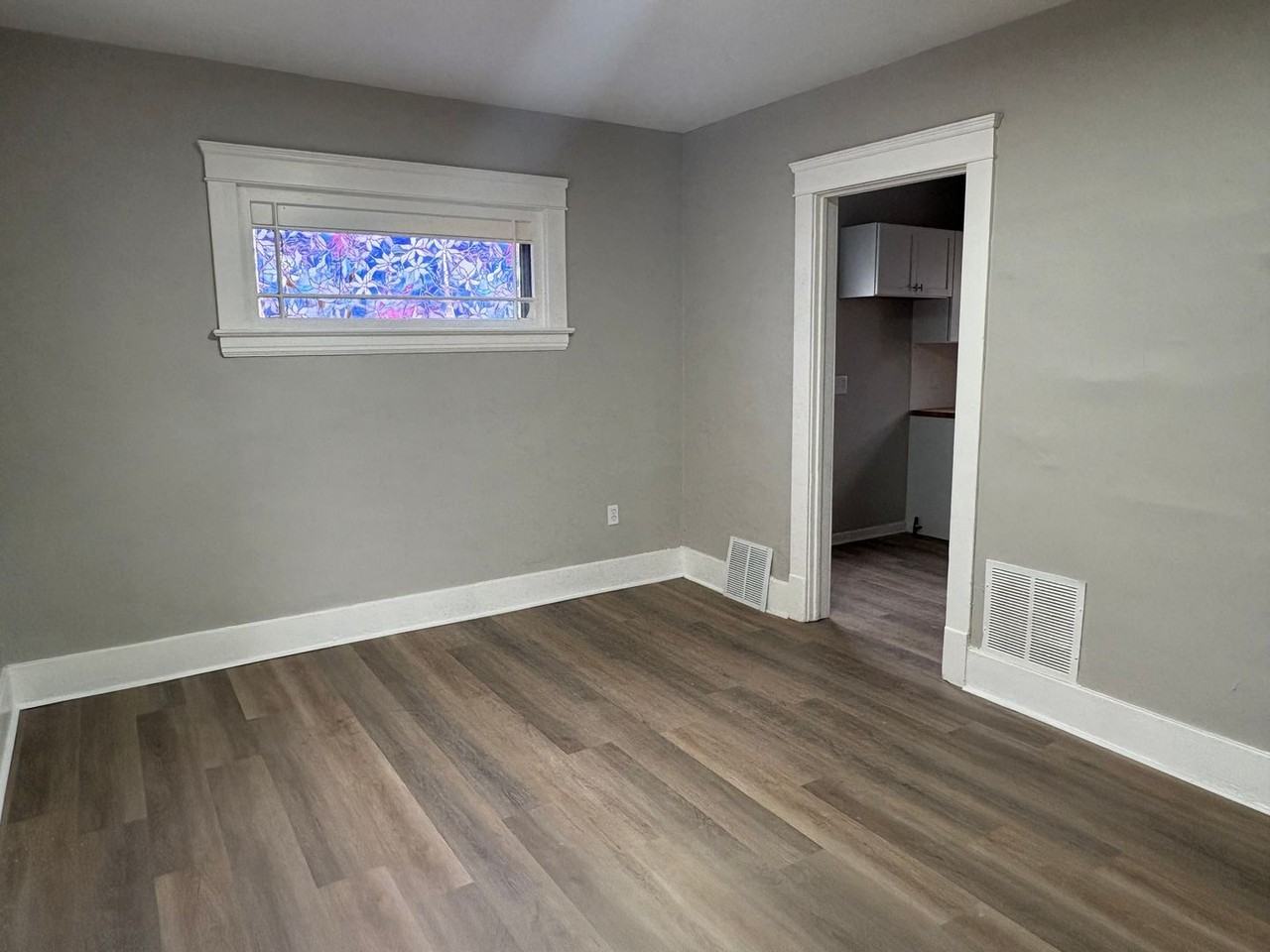 1046 W 21st St - Photo 5 of 16