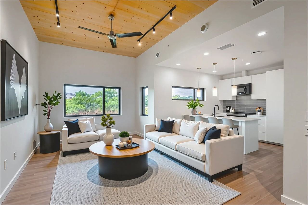 Nova Austin - Photo 5 of 26