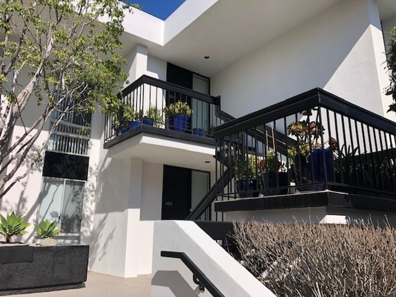 1021 Grove - Photo 2 of 3