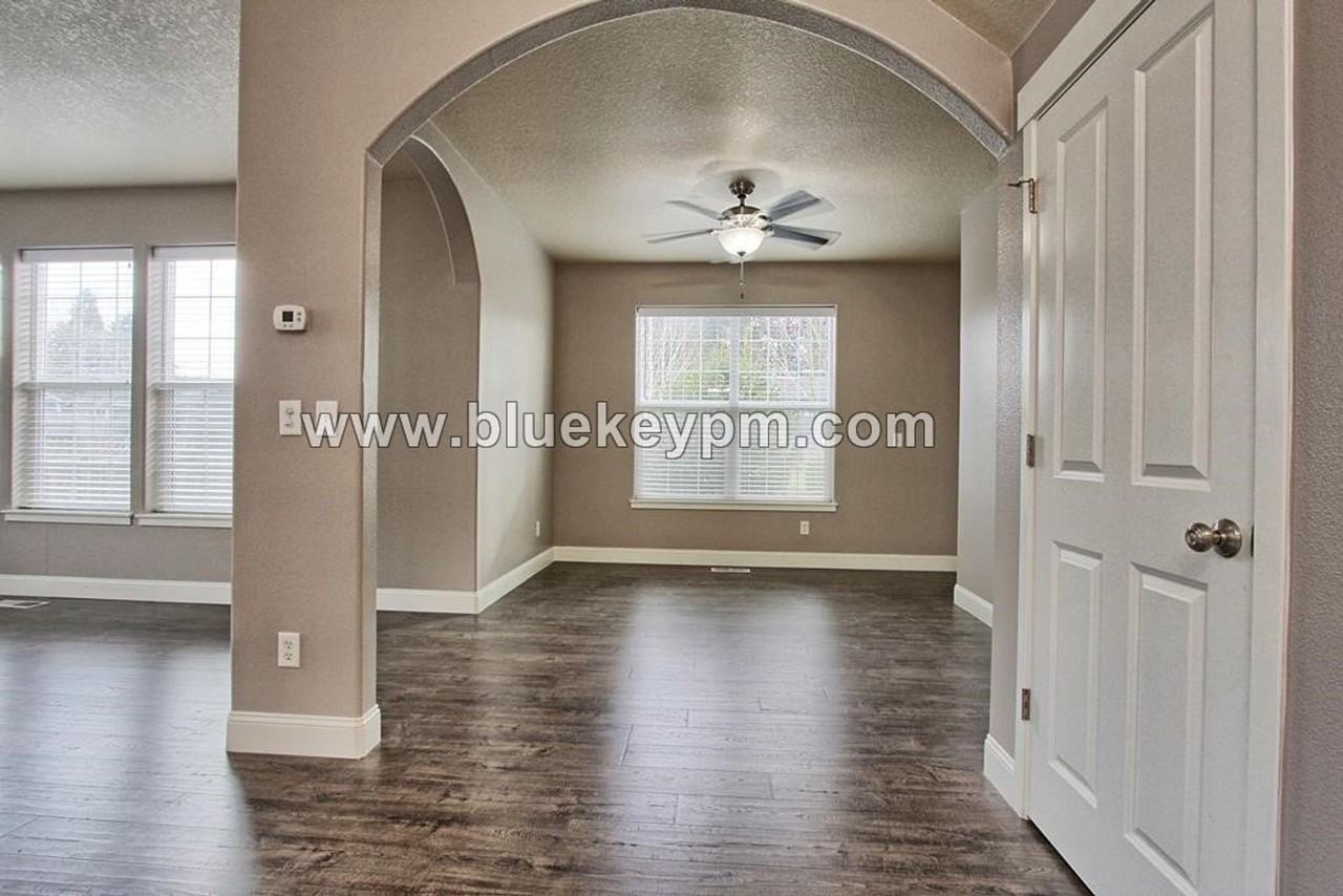 4404 Ne 97th St - Photo 2 of 20