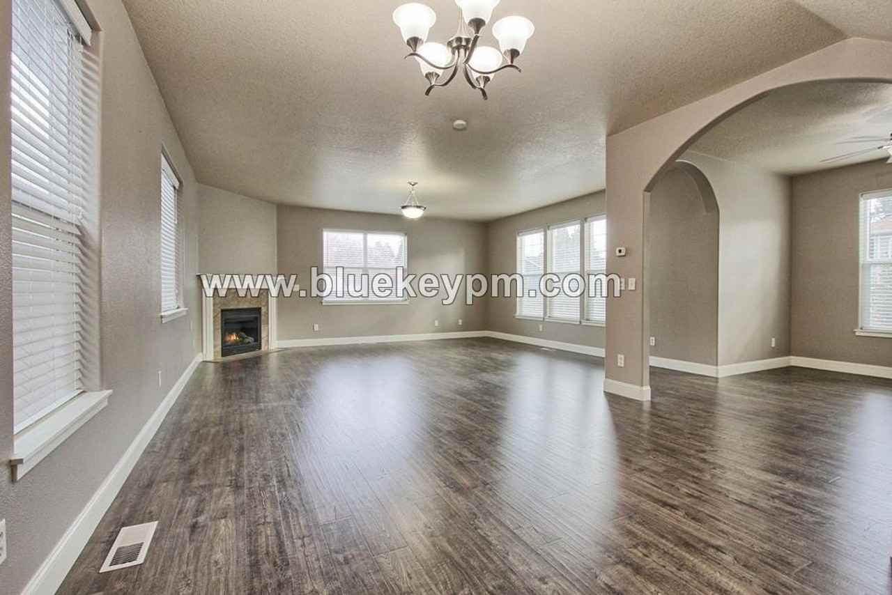 4404 Ne 97th St - Photo 3 of 20