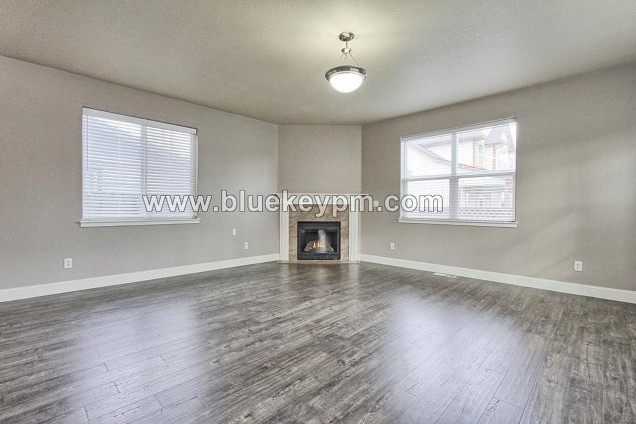 4404 Ne 97th St - Photo 4 of 20