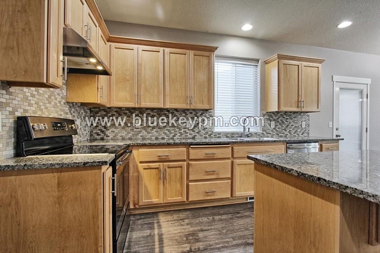 4404 Ne 97th St - Photo 7 of 20