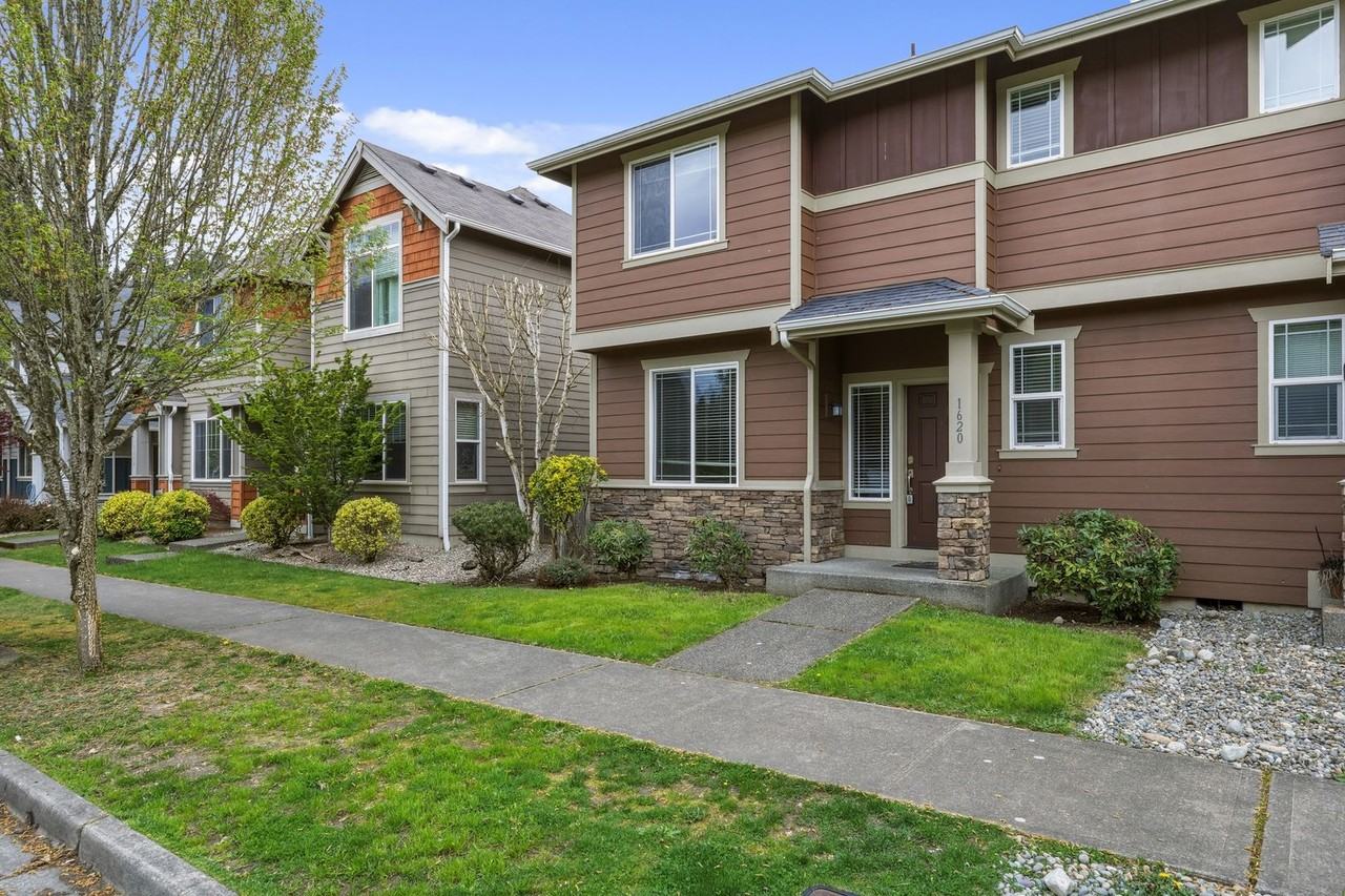 1620 Craig Rd Se - Photo 2 of 27