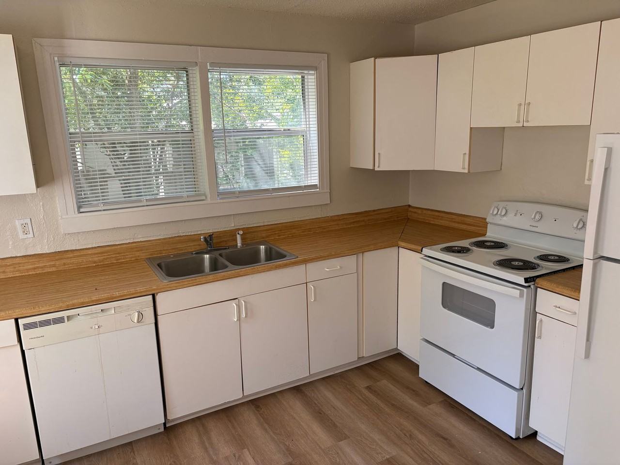 812 Baldwin Dr - Photo 2 of 6