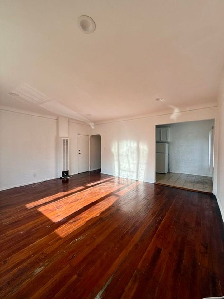 1534 Winona Blvd. - Photo 2 of 8