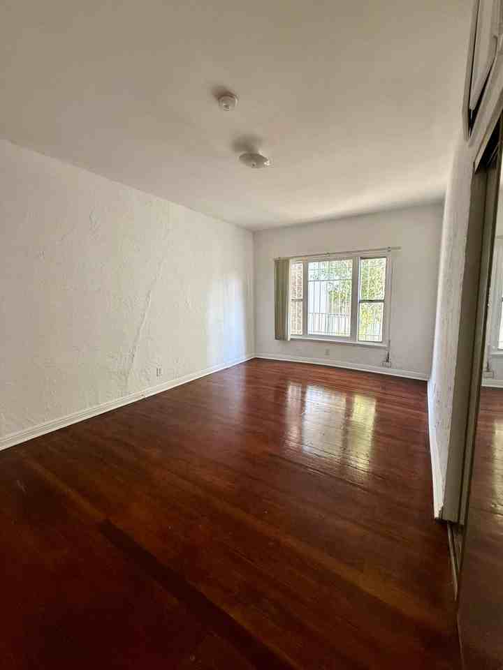 1534 Winona Blvd. - Photo 7 of 8