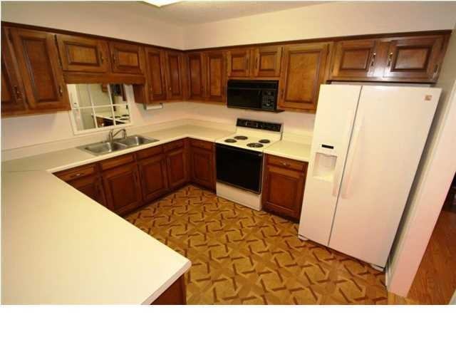 6028 Sussex Dr - Photo 2 of 12