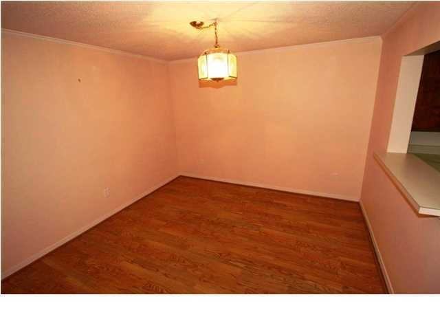 6028 Sussex Dr - Photo 3 of 12