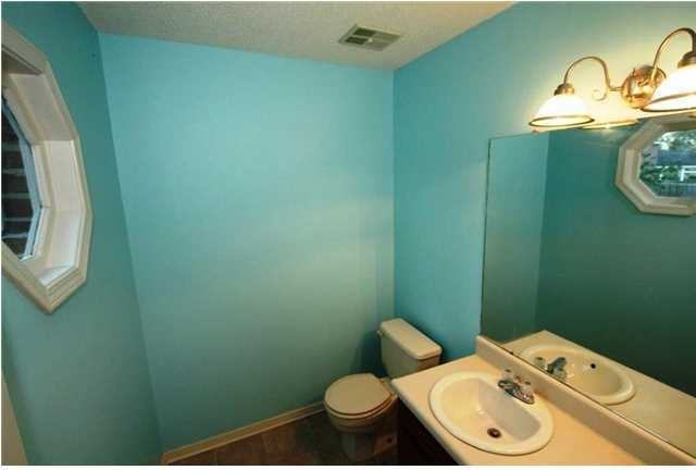 6028 Sussex Dr - Photo 6 of 12