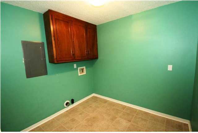 6028 Sussex Dr - Photo 7 of 12